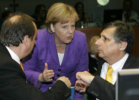 Jan Kohout, Angela Merkelová a Jan Fischer na summitu EU v Bruselu 