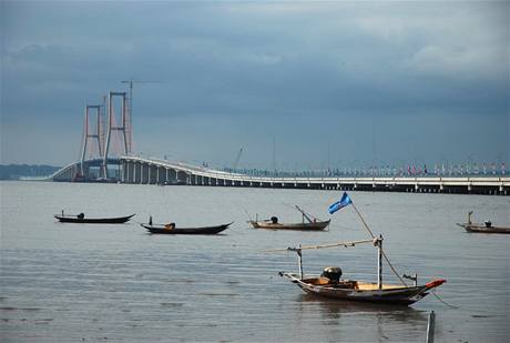 Indonésie dnes oficiáln otevela svj nejdelí most.