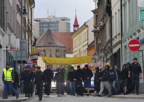 Podporu zateným radikálm vyjádilo nkolik desítek lidí