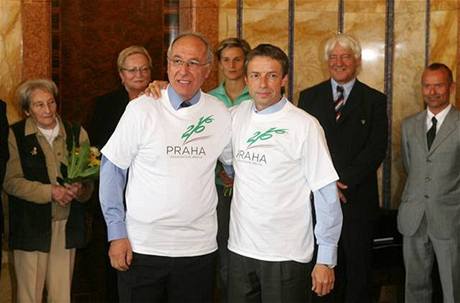 Pavel Bém s pedsedou olympijského výboru Milanem Jiráskem. (Ilustraní foto)