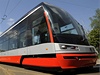 První nová tramvaj Forcity dorazila na testování do Prahy.