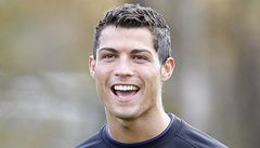 Ronaldo zranil pi hdce s fotografem mladou dvku, ta jej aluje