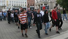 Na námstí Svobody v Brn se sela asi stovka pravicových radikál. Ti protestovali proti úternímu zásahu proti lidem napojeným na extremistické skupiny.