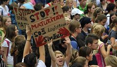 Studenti v Praze protestují proti státním maturitám