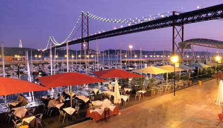 Lisabon. Kopie slavného sanfranciského mostu není zdaleka jedinou atrakcí hlavního msta. Na své si pijdou zejména milovníci kultury.
