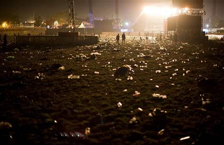 Nehudební "zakonení" festivalu v Glastonbury: odpadky, odpadky, odpadky.