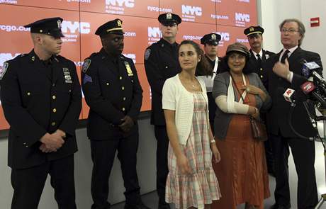 Francouztí turisté zaili v New Yorku dramatickou scénku policist s taxikáem