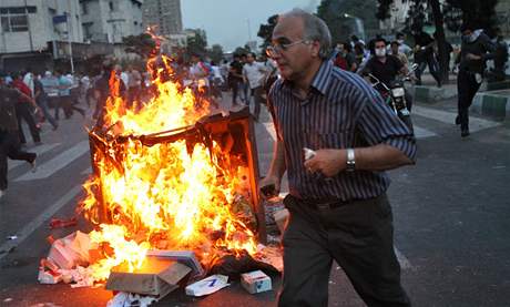Nepokoje v Teheránu.