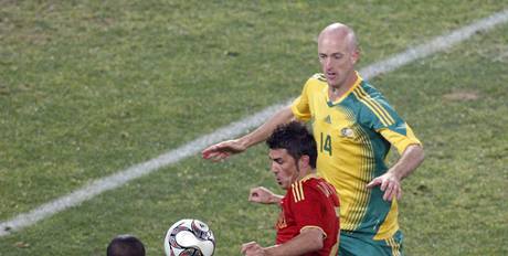 Nezadritelný Villa (v erveném).