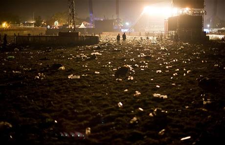 Nehudební "zakončení" festivalu v Glastonbury: odpadky, odpadky, odpadky.