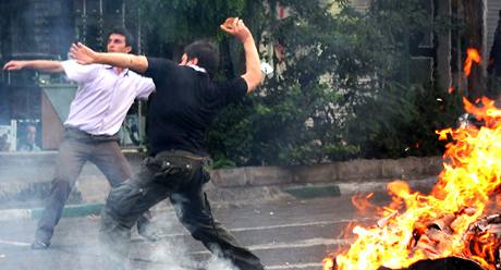 Nepokoje v Teheránu pokraují.
