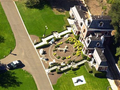 Michael Jackson. Slavný zpěvákův dům "Neverland Ranch" v Santa Barbaře.