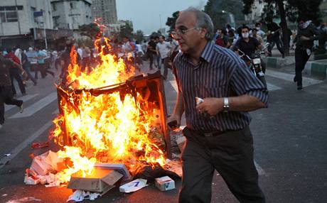 Nepokoje v Teheránu.