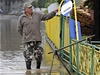 obyvatel Jeseníku nad Odrou na Novojiínsku obhlíí následky povodn