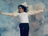 Michael Jackson. V roce 1993 vystoupil Jackson na Superbowlu.