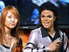 Michael Jackson. Fanouci v Hongkongu stáli v pátek frontu, aby se mohli vyfotit s voskovou figurínou Michaela Jacksona.
