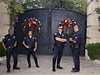 Michael Jackson. Policisté hlídají Jacksonv doasn pronajatý dm v Kalifornii.