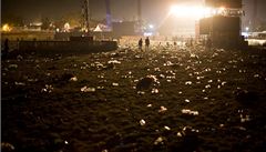Nehudební "zakon�ení" festivalu v Glastonbury: odpadky, odpadky, odpadky.