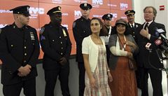 Francouztí turisté zaili v New Yorku dramatickou scénku policist s taxikáem