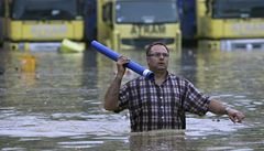 V Polsku jedni uklízejí po povodni a druzí se evakuují 