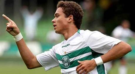 Mladý brazilský gólový zabiják Keirrison.