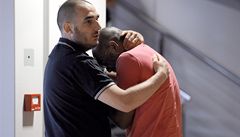 Lidé z Komor �ekají marn� na cestující airbusu, který spadnul do oceánu