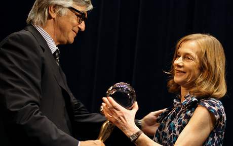 Isabelle Huppertová dostala Kiálový glóbus za mimoádný umlecký pínos svtové kinematografii