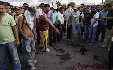 Honduratí policisté podle CNN zabili nejmén ti demonstranty.