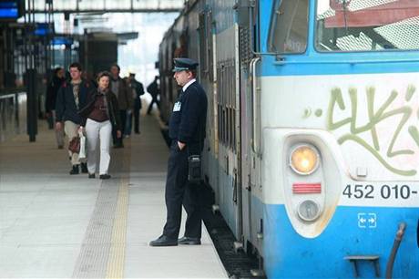 eleznice slibuje, e za peníze od vlády vytvoí pracovní místa