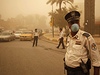 Pi písené boui v Iráku museli lidé pouívat dýchací masky