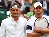 Roger Federer (vlevo) a Andy Roddick..