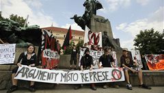 Prahou pochodovali squattei na protest proti vyklizení squatu Milada.