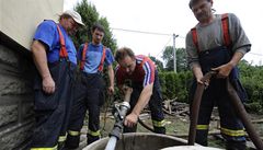 Hasi�i likvidují následky bou�ky a p�ívalového de�t�.