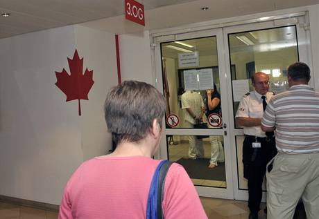 etí adatelé o kanadské vízum na ambasád ve Vídni