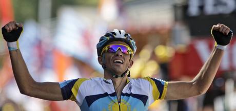 Contador a jeho vítzné gesto. 