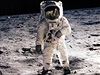 Americký astronaut Edwin Aldrin se prochází po Měsíci. Bude mít následovníky?
