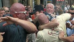 Taxiká�i se p�i �ervencových protestech proti pra�skému magistrátu poprali s m�stskou policií.