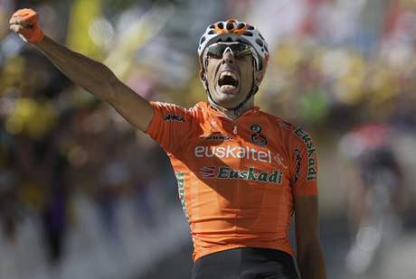panl Mikel Astarloza jásá v cíli 16. etapy Tour de France.