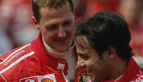 Michael Schumacher a Felipe Massa k sob mli blízko u v dobách spoleného angamá ve Ferrari.