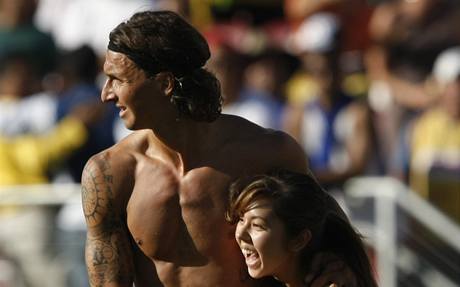 Zlatan Ibrahimovič s japonskou fanynkou.