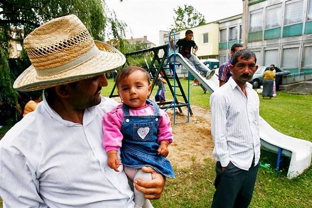 Romové kempují na �i�kov� 