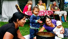 Romové kempují na �i�kov� 