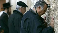 Židé se modlí u Zdi nářků v Jeruzalémě. | na serveru Lidovky.cz | aktuální zprávy