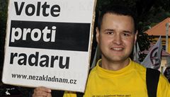 Pochod Ne základnám Brdy - ú�astnili se i mladí komunisté