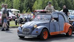 Mostecký hipodrom ovládly od 28. ervence malé francouzské automobily Citroën 2CV, takzvané kachny