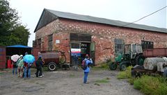 Rozpadající se areál bývalého moldavského JZD.