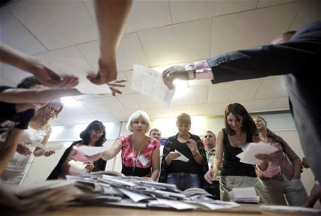 Sítání hlas. V moldavských volbách komunisté pili o vtinu v parlamentu.