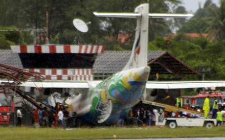 Havárie letadla v Thajsku si vyádala jeden ivot. Sedm lidí bylo zranno ván.