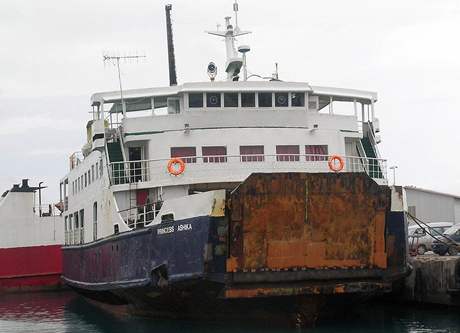 Trajekt Princess Ashika, který se potopil nedaleko Tongy. Na palub bylo celkem 86 lidí, jeden lovk nepeil a 30 lidí se poheuje.