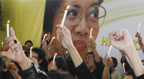 Filipínci uctívají památku zemelé Corazon Aquinové